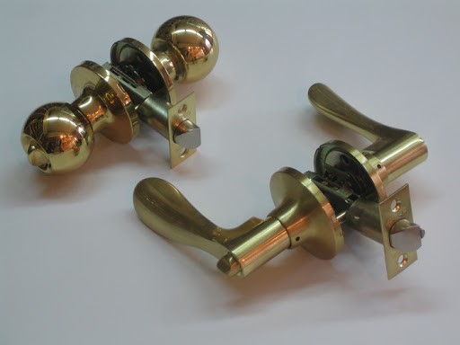 zam dver ruchek001